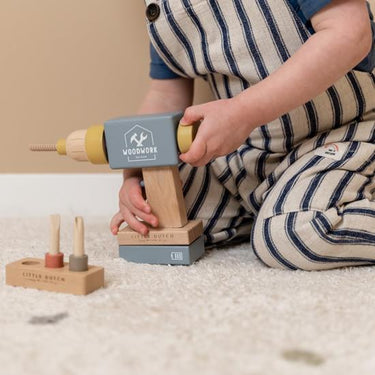 Spielzeugbohrer aus Holz in Blau