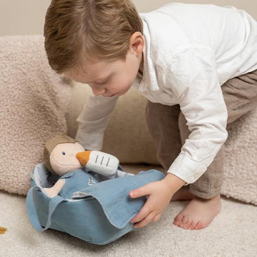 Stoffpuppe / Kuschelpuppe Baby Jim im Tragekorb mit Schlafsack, Schnuller und Fläschchen