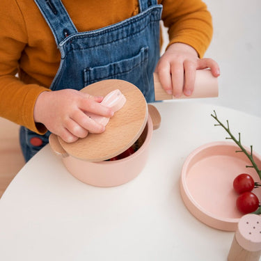Holz Spielküche Kochset mit Pfanne, Besteck und Topf - in Rosa, Gelb oder Orange