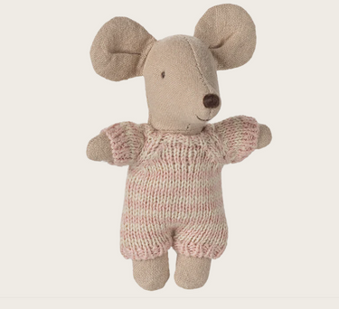 Maileg Baby Maus mit Strickkleidung