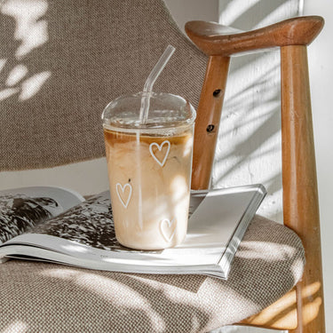 Eulenschnitt Trinkglas mit Herzen und passendem Deckel