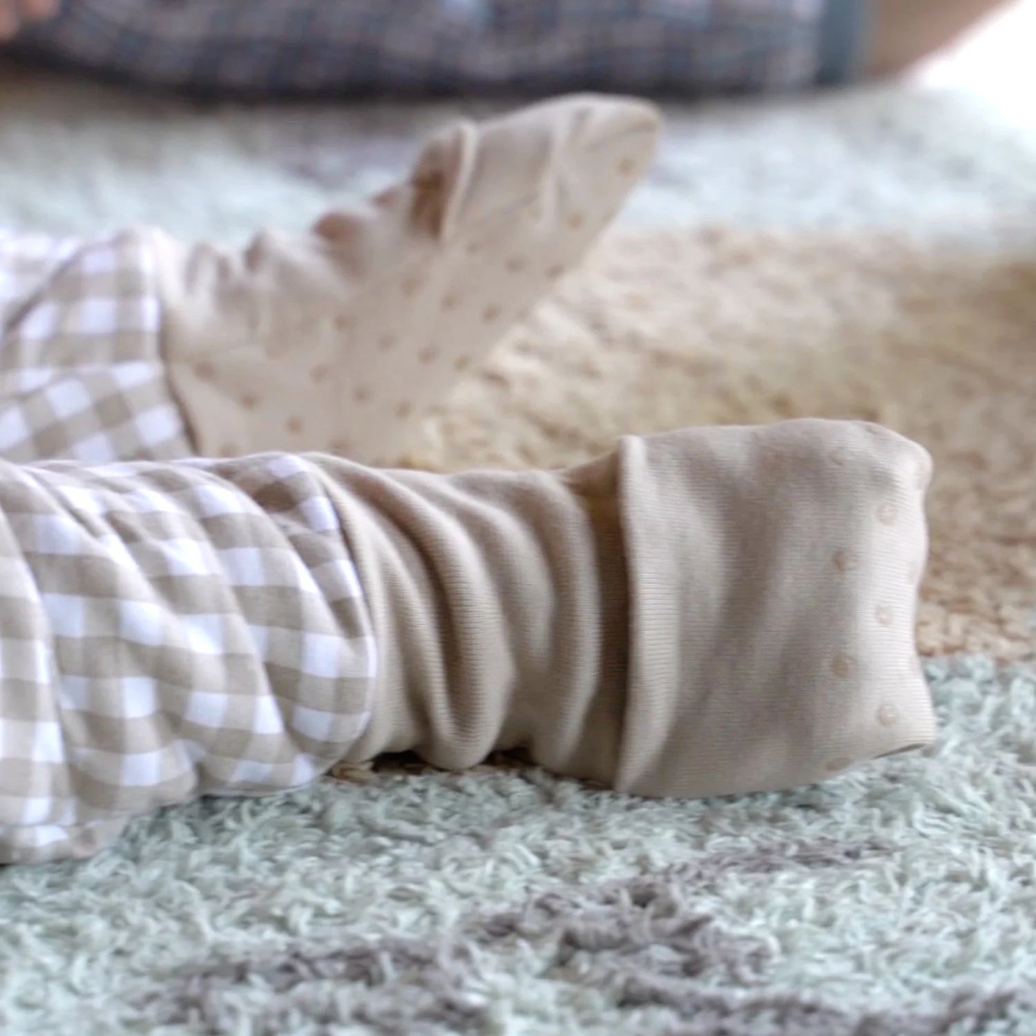 Schlafsack mit Füßen und umklappbaren Bündchen mit Socken - TOG 2.5