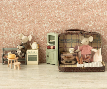 Spielzeugmöbel mit Griff aus Metall