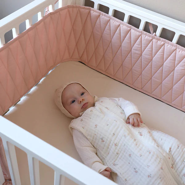 Bettumrandung für Babybett / Baby Nestchen für das Babybett aus Bio-Baumwolle - OSC Blossom Pink