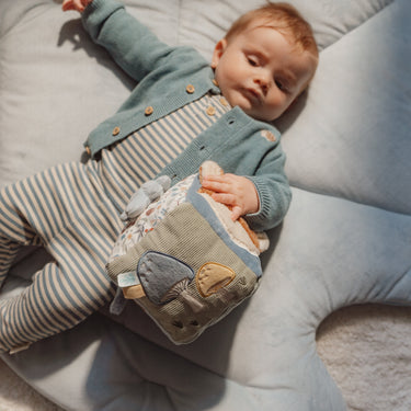 weiche Babydecke mit Spielbogen