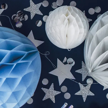 Silbernes Konfetti, Geburtstagstisch Dekoration